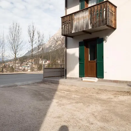 Apartment Guesthost - Dolomite Elegance - Chic Flat In San Vito Di Cadore *